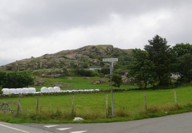 30F4FF80-CA40-4C62-B03C-44C97E6FB1B9